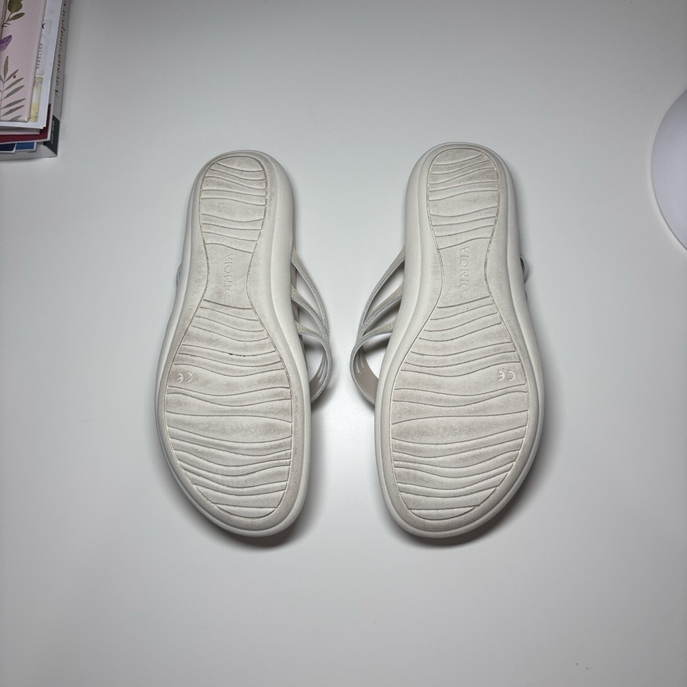 Vionic Women's Alta Cream Thong Sandals - Comfort Footbed 6.5 M Like New - Picture 9 of 9